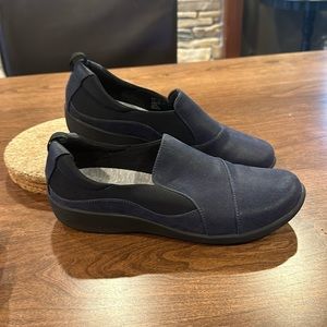 Only Worn Once Clarks Cloudsteppers Shoes Women 8.5 Navy